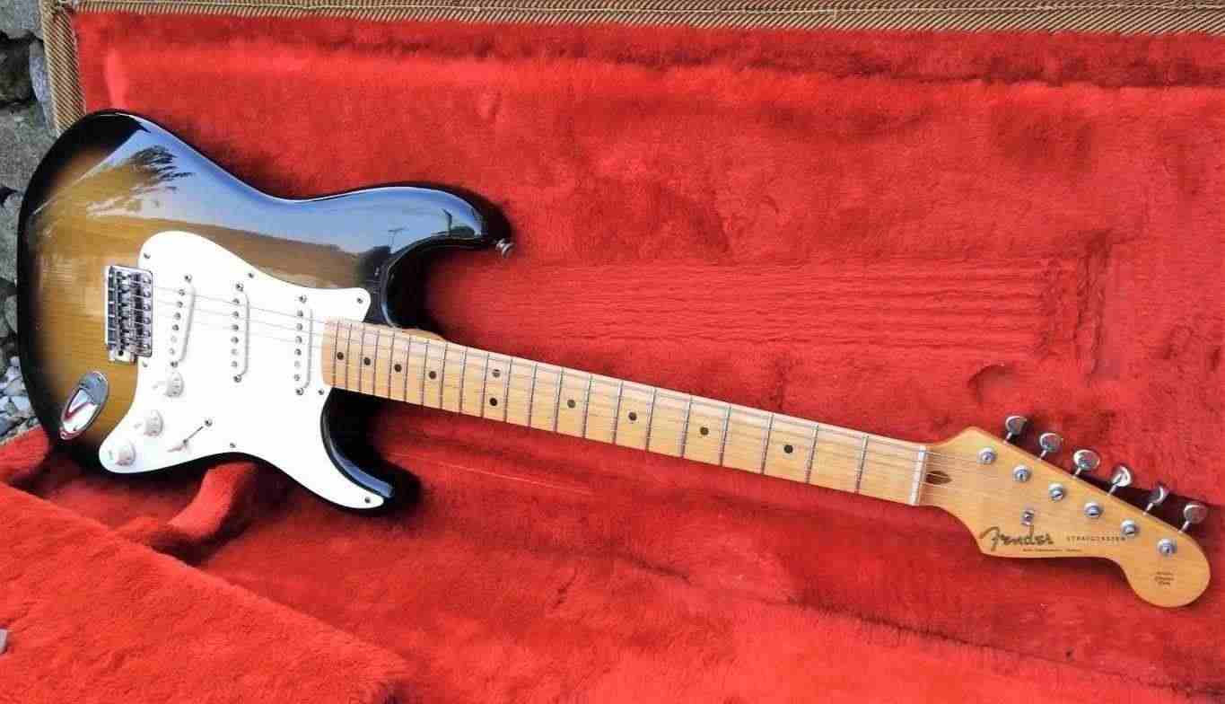 1982 FENDER USA ཱུ ristampa Stratocaster