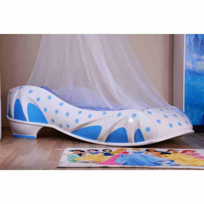 Letto a forma di scarpe da donna in color bianco-blu