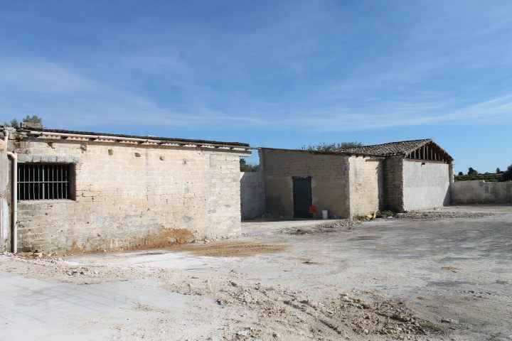 terreno con capannoni e fabbricato rurale vendita siracusa