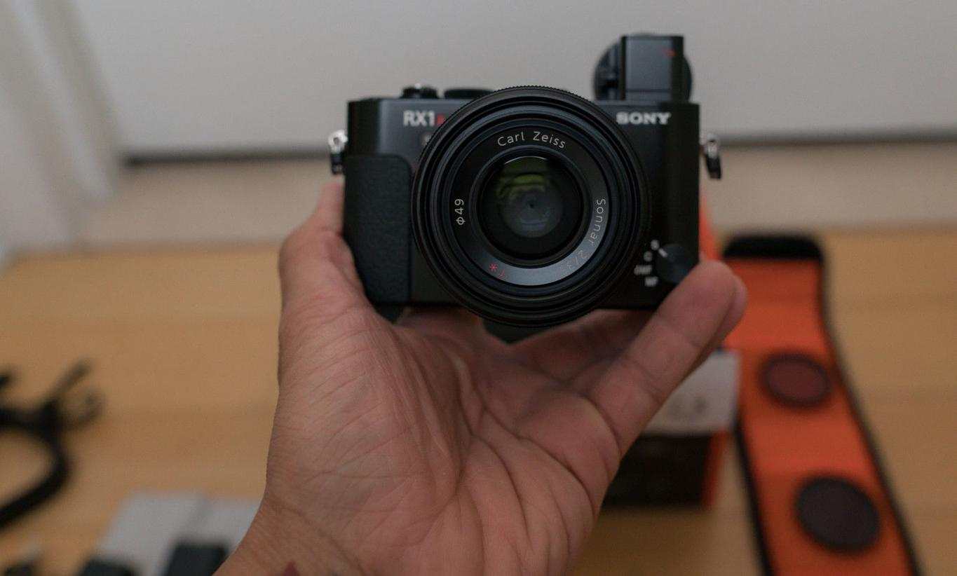  Vendo-Sony RX1 RII + 35mm f2.0 lente Zeiss Sonar