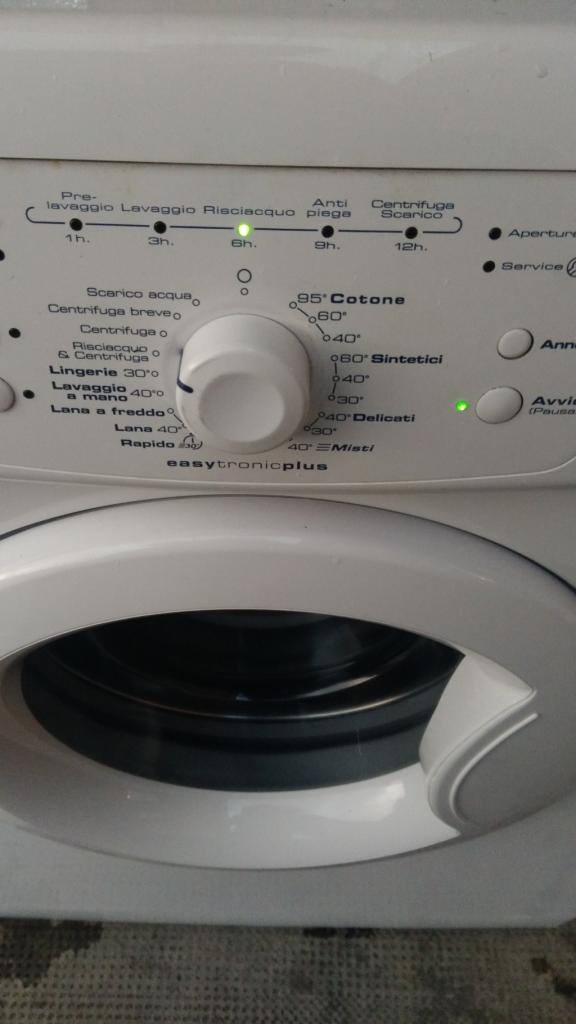  lavatrice Whirlpool modello AWO/D6107 da 1000