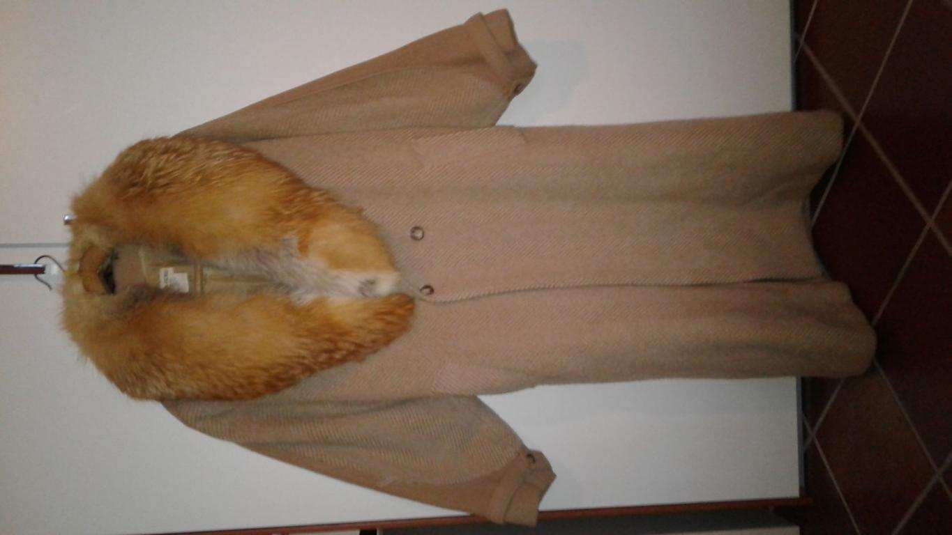 Cappotto con colletto di volpe