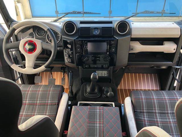 Land Rover Defender 90 2.4 TD4 SW SE