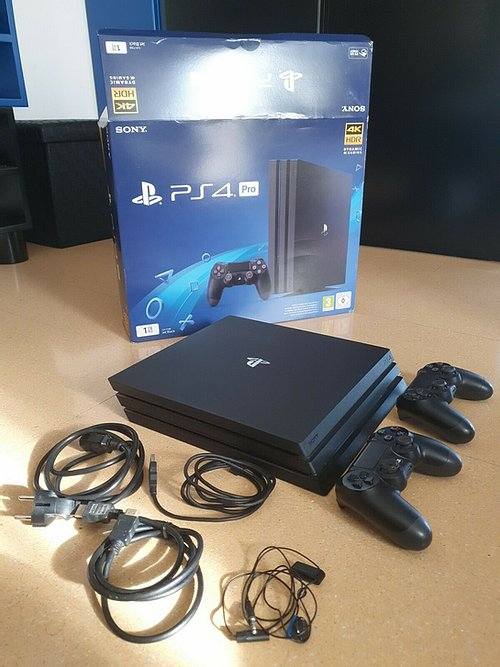 PS4 PRO 1TB + 2 CONTROLLER PS4 UFFICIALI - USATO