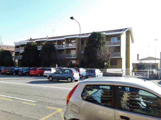 A due passi dall'outlet village