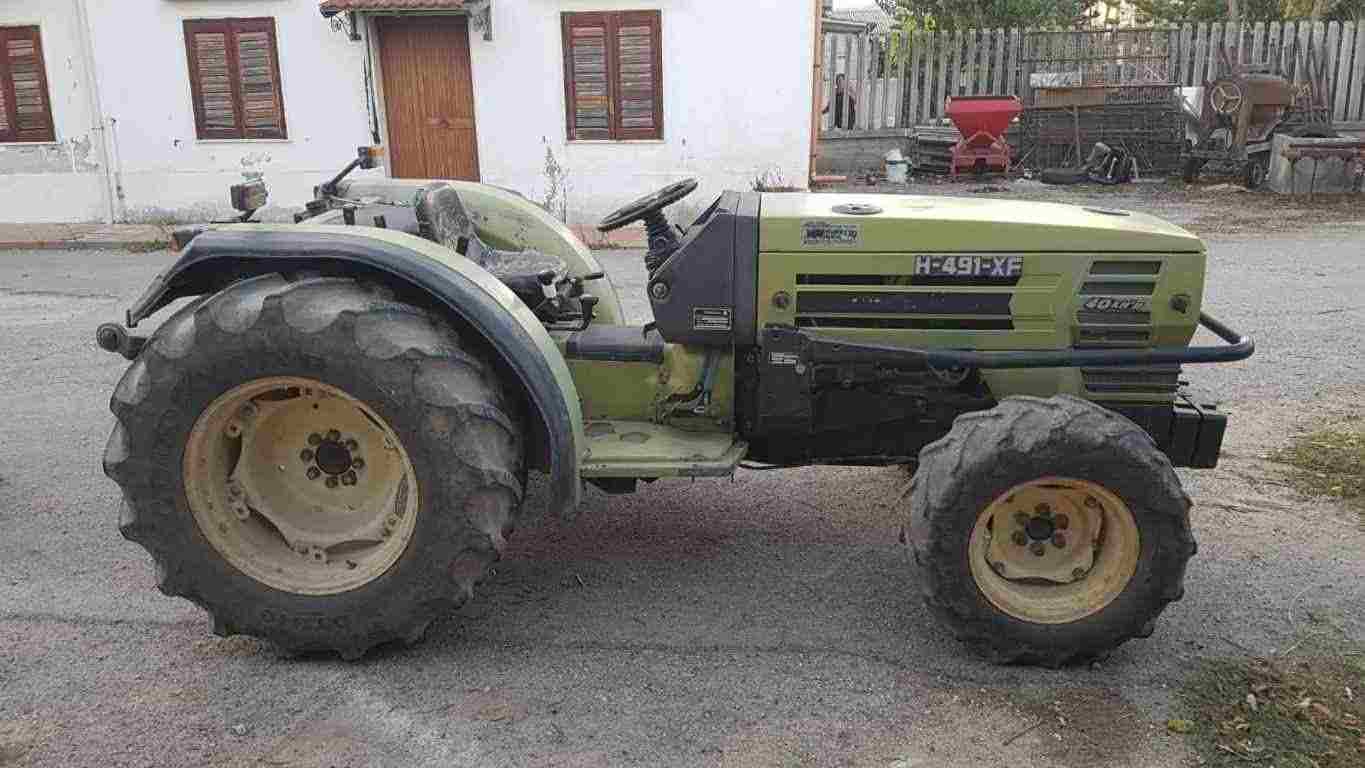 Trattore agricolo Hurlimann H491XF