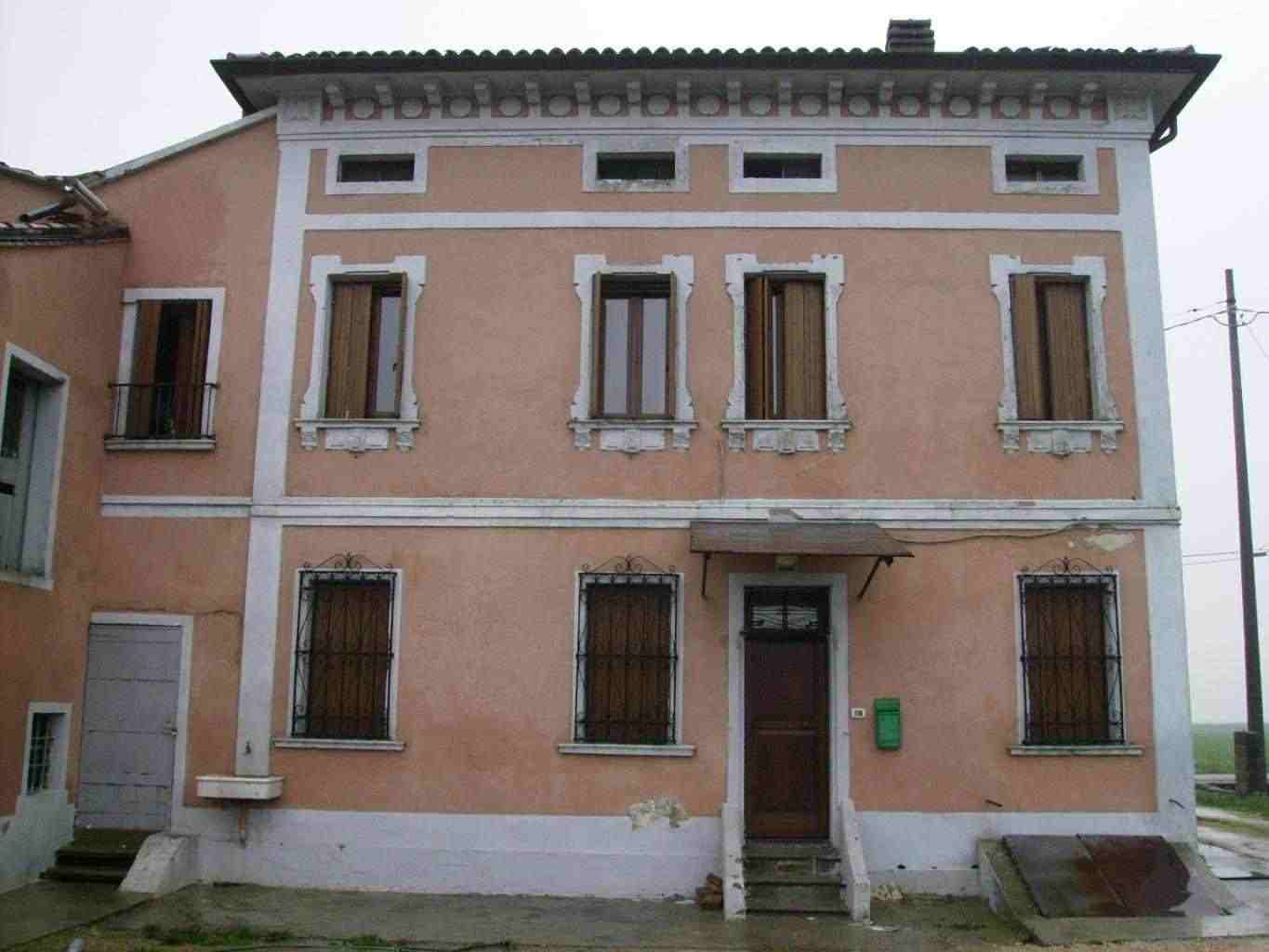 Casa indipendente e terreno agricolo 