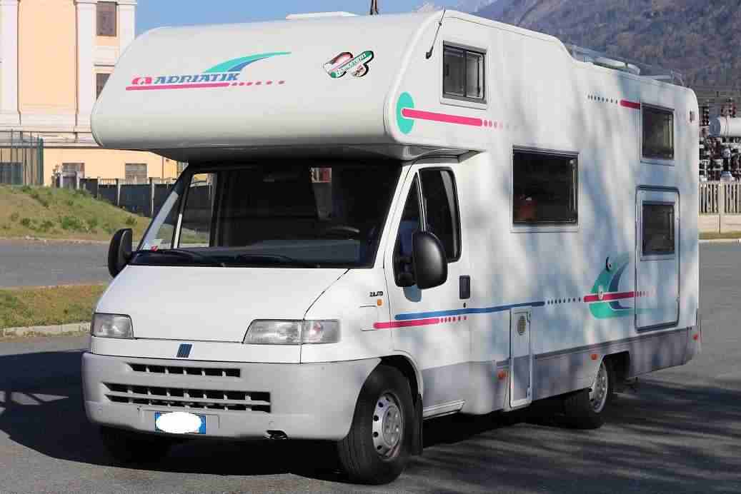 CAMPER MANSARDATO ADRIA CORAL 670 DK -7 posti letto