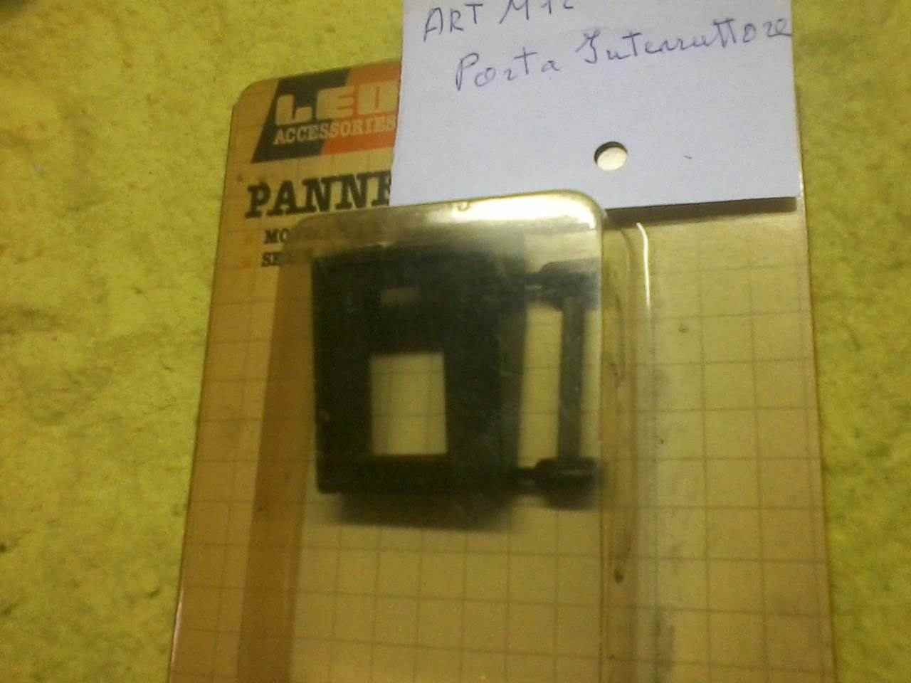 Porta interruttore da applicare esternamente