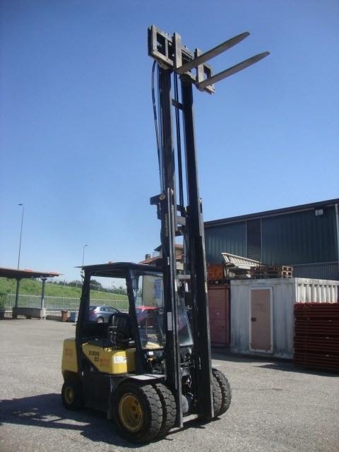 MULETTO DAEWOO 30 A GASOLIO CON TRASLATORE PORTATA KG 3000 ALTEZZA 4,95 MT ANNO 2005