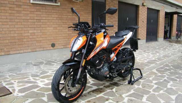 vendo  moto KTM 125 Duke