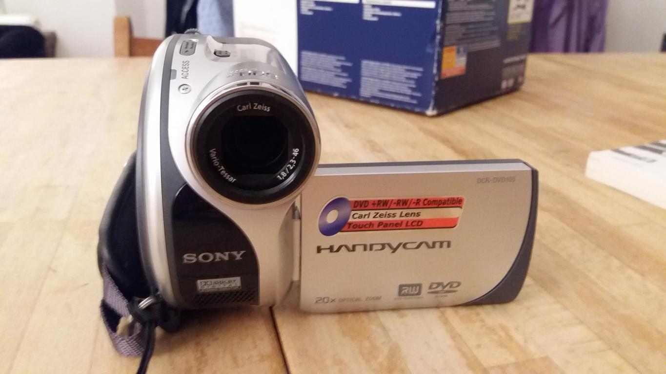 VIDEO CAMERA SONY DCR-DVD 105E