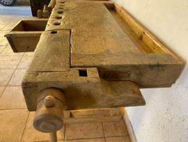 Banchi restaurati da falegname da 700 €