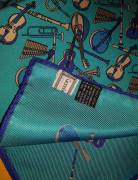  POCHETTE   FANTASIA DI STRUMENTI  MUSICALI  IN SETA VERSACE