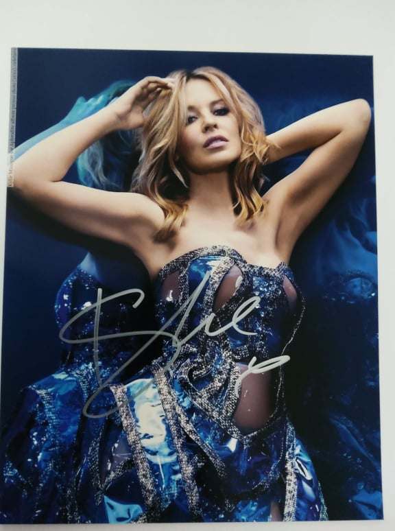 FOTO KYLIE MINOGUE Autografata Signed + COA Photo KYLIE MINOGUE Autografata Signed