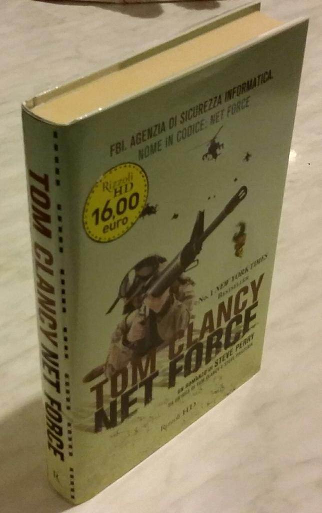 Net Force da un’idea di Tom Clancy e Steve Pieczeink Scritto da Steve Perry Rizzoli 2010 nuovo