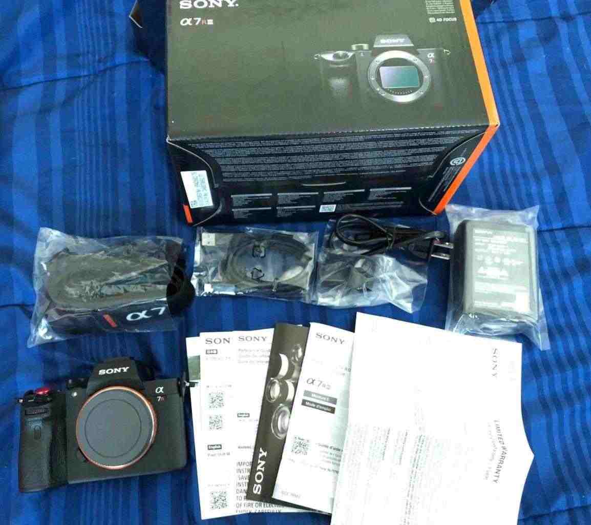 Camera alpha 7R III -digitale 1330 €
