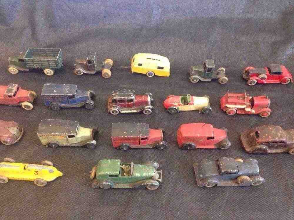 Lot of 17 vintage collection jouets dinky tootsie