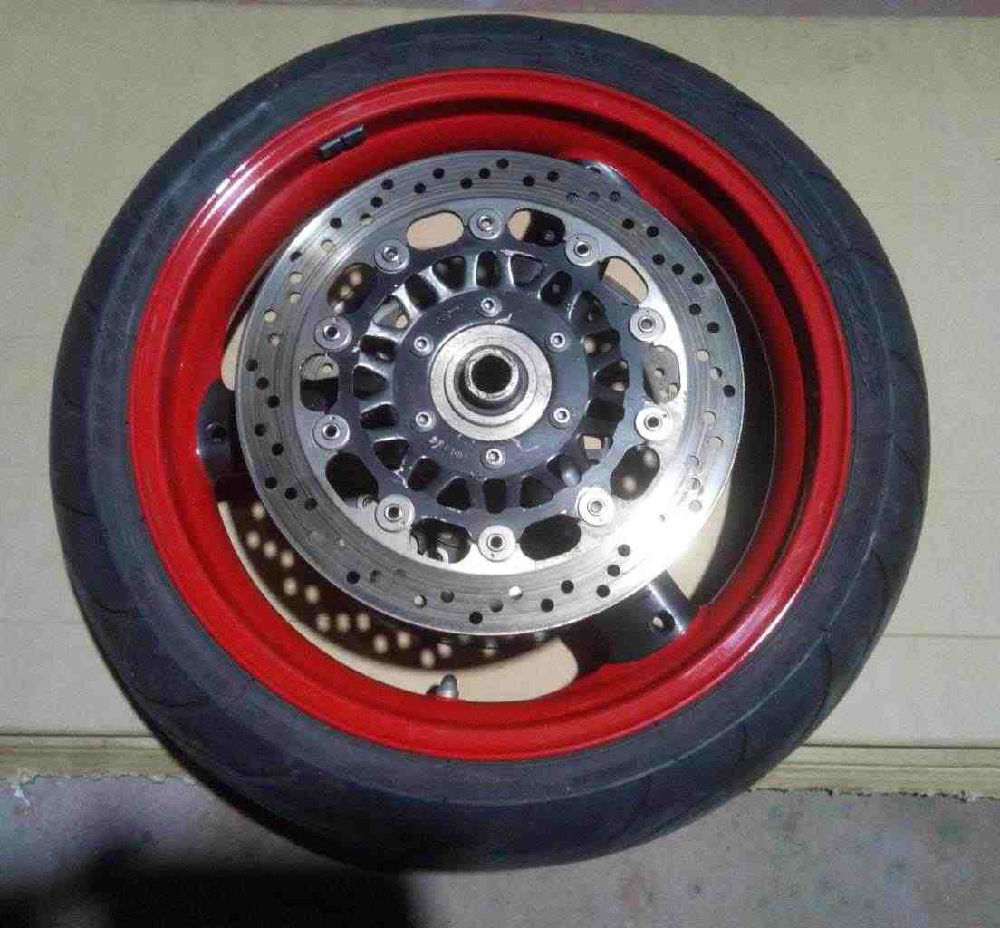 Cerchio anteriore con dischi Triumph speed Triple 955i